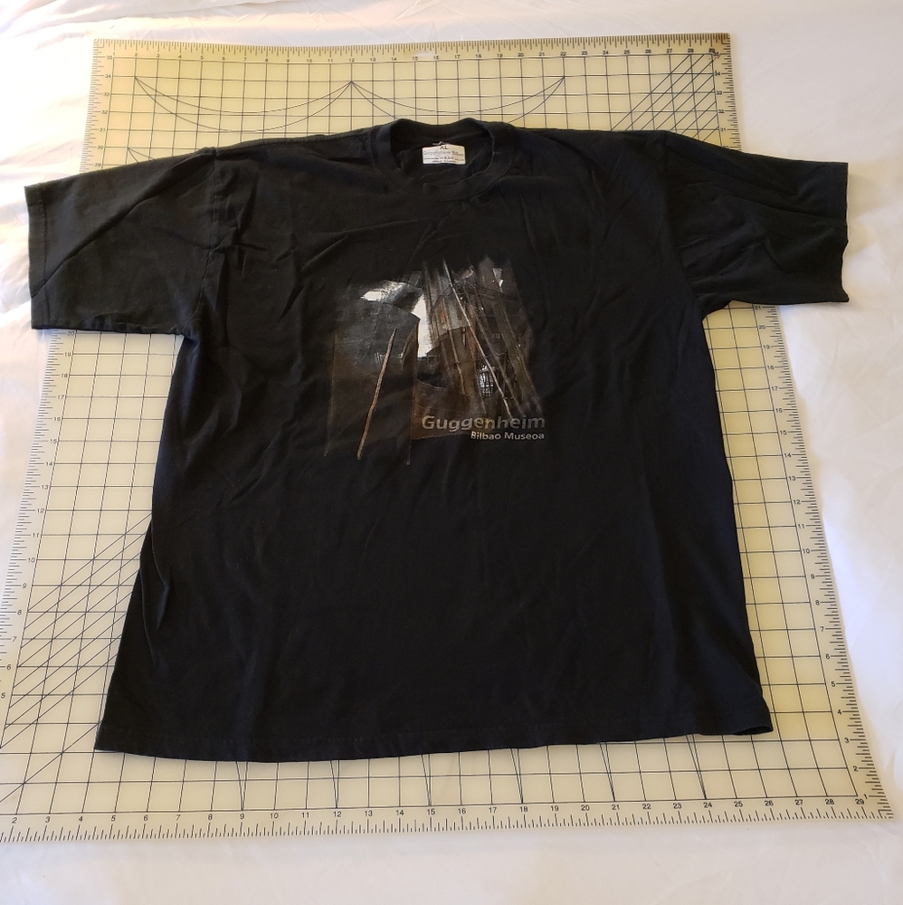 Guggenheim museum souvenir t shirt XL Bilbao Spain